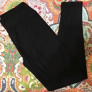 BLACK OS Leggings