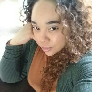 Meet your Posher, Kayla