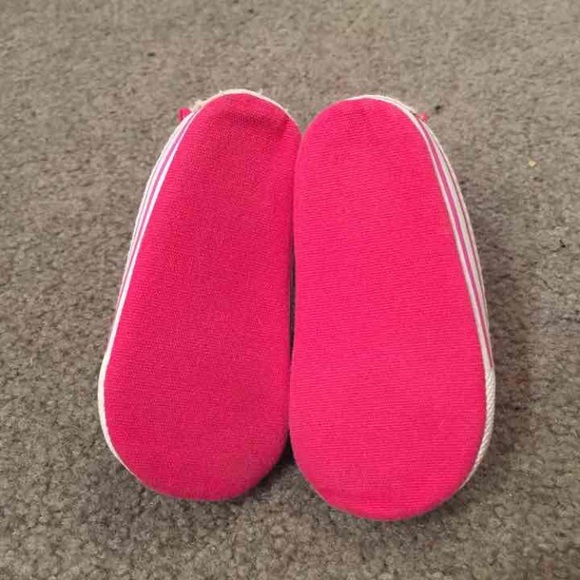 6-9 mo crib high top tennis shoes - Picture 2 of 2