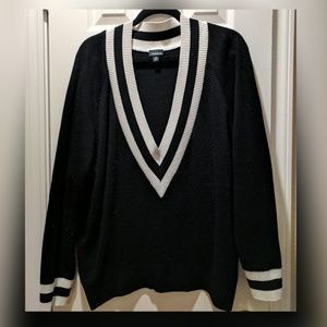 TORRID BLACK & WHITE SWEATER