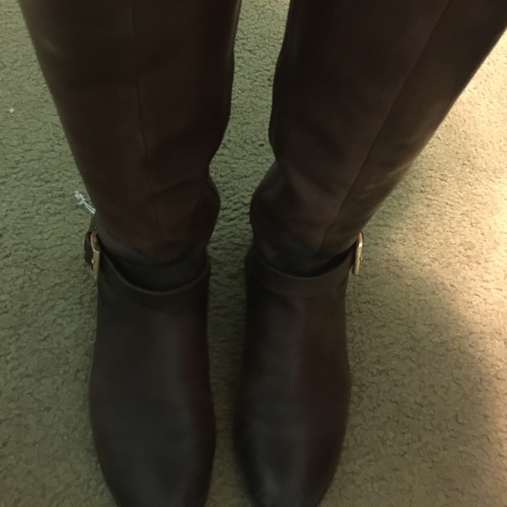 Size 9. 1st listing said 8. They fit like an 8