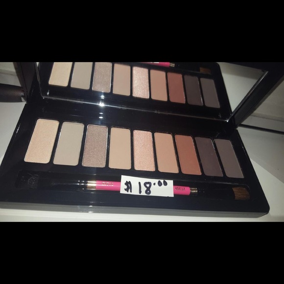 Makeup - Picture 2 of 8