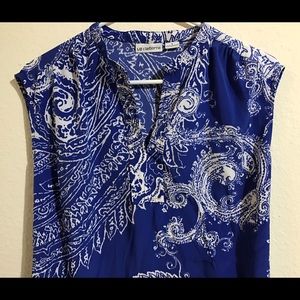 Blue and white floral pattern tunic top