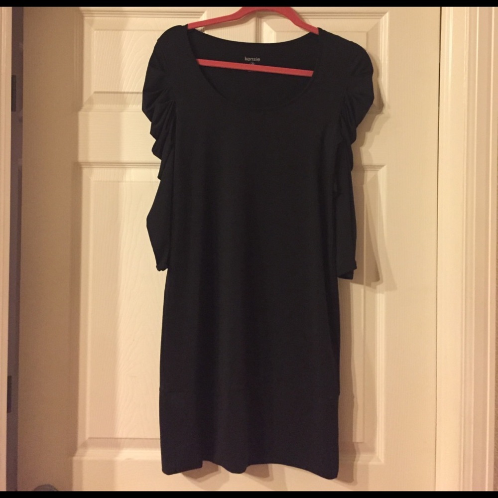 Kensie fitted black dress w/ ruched sleeves