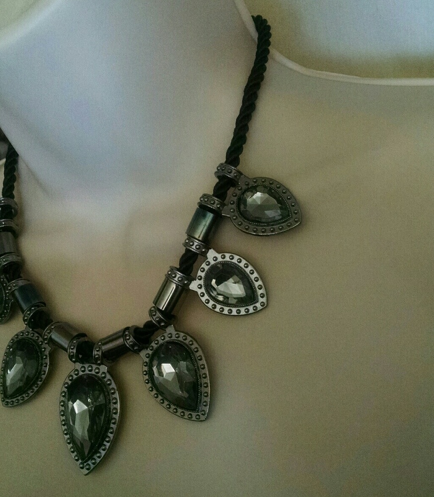 Beautiful metal large Stones black necklace choker - Picture 2 of 3