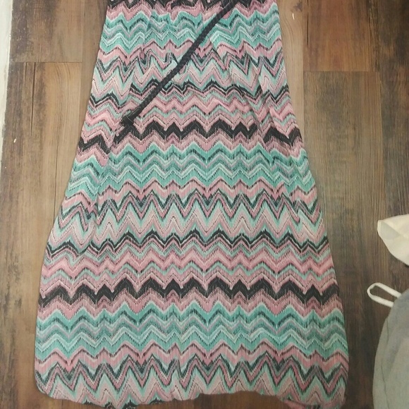 Chevron maxi dress with black lace strapped top - Picture 2 of 3