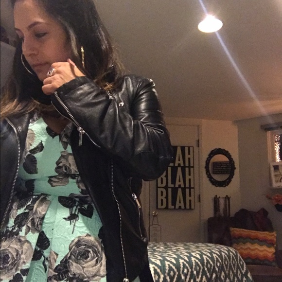 Meet your Posher, Becca - Picture 2 of 8