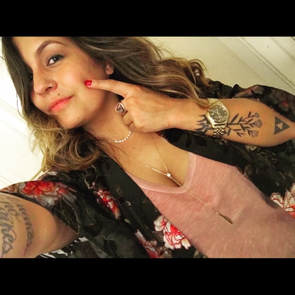 Meet your Posher, Becca - Picture 5 of 8