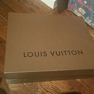Louis vuitton box 17.5x14.5x5