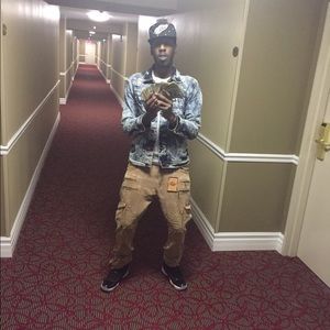 Meet your Posher, Troy