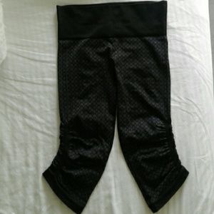 NWOT Lululemon in the flow crop 8