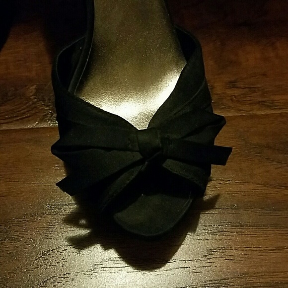 Two pairs of Nine West Mary Jane heels - Picture 6 of 8