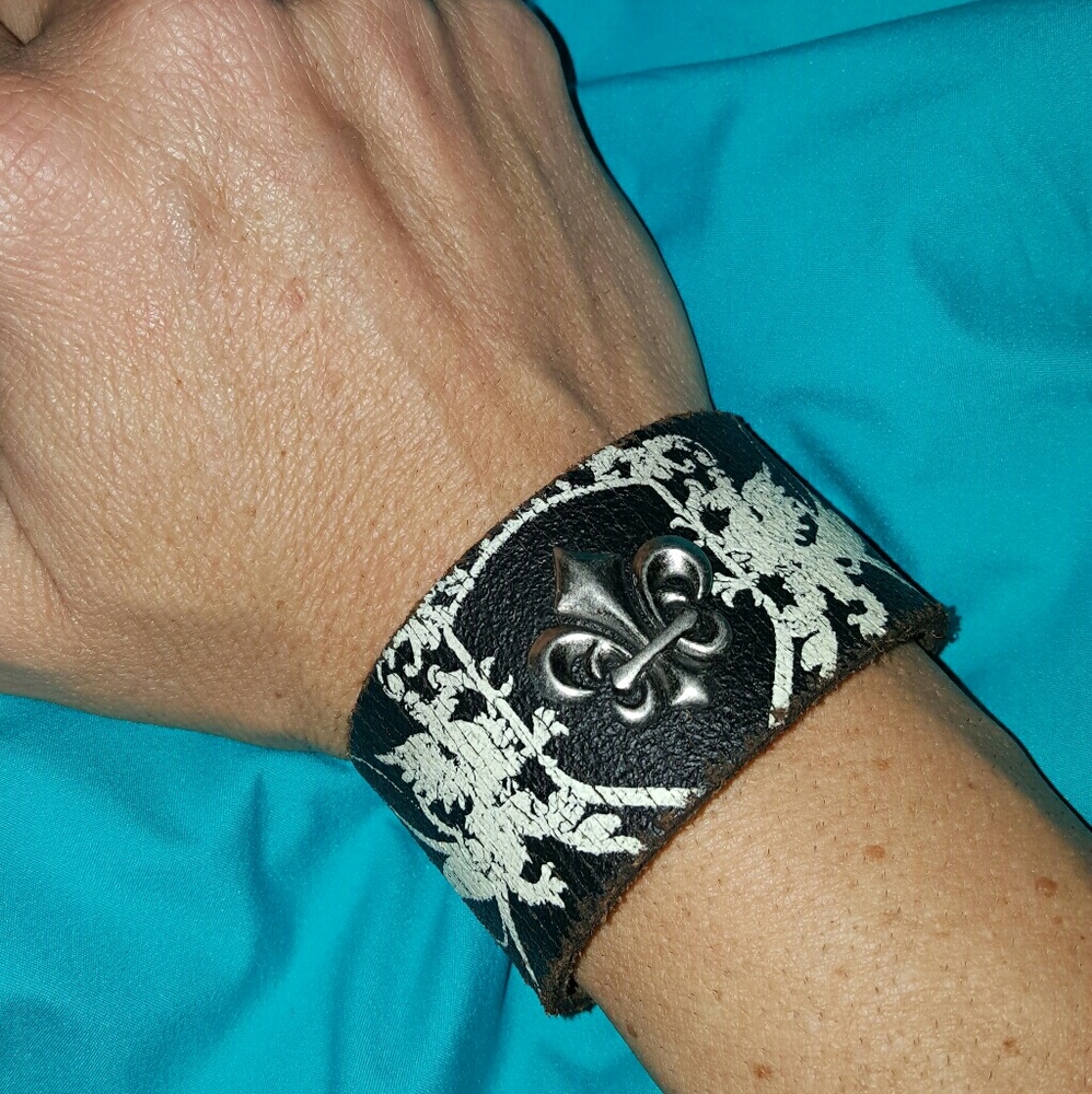 Black leather Fleur-de-lis Cuff Bracelet