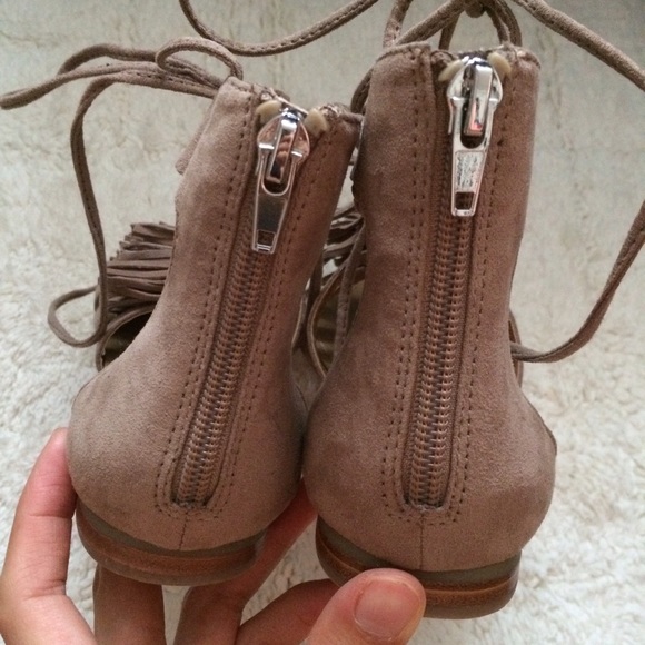 Steve Madden Monrowe Tassel Sandal - Picture 4 of 4