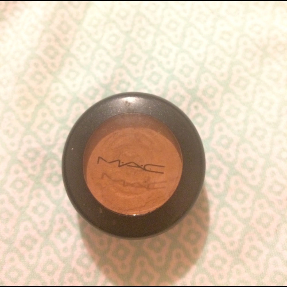 MAC concealer