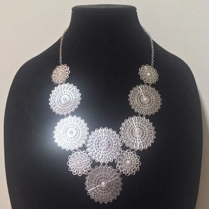 ✅FREE✅ 5/$25 Silver filigree medallion statement bib necklace