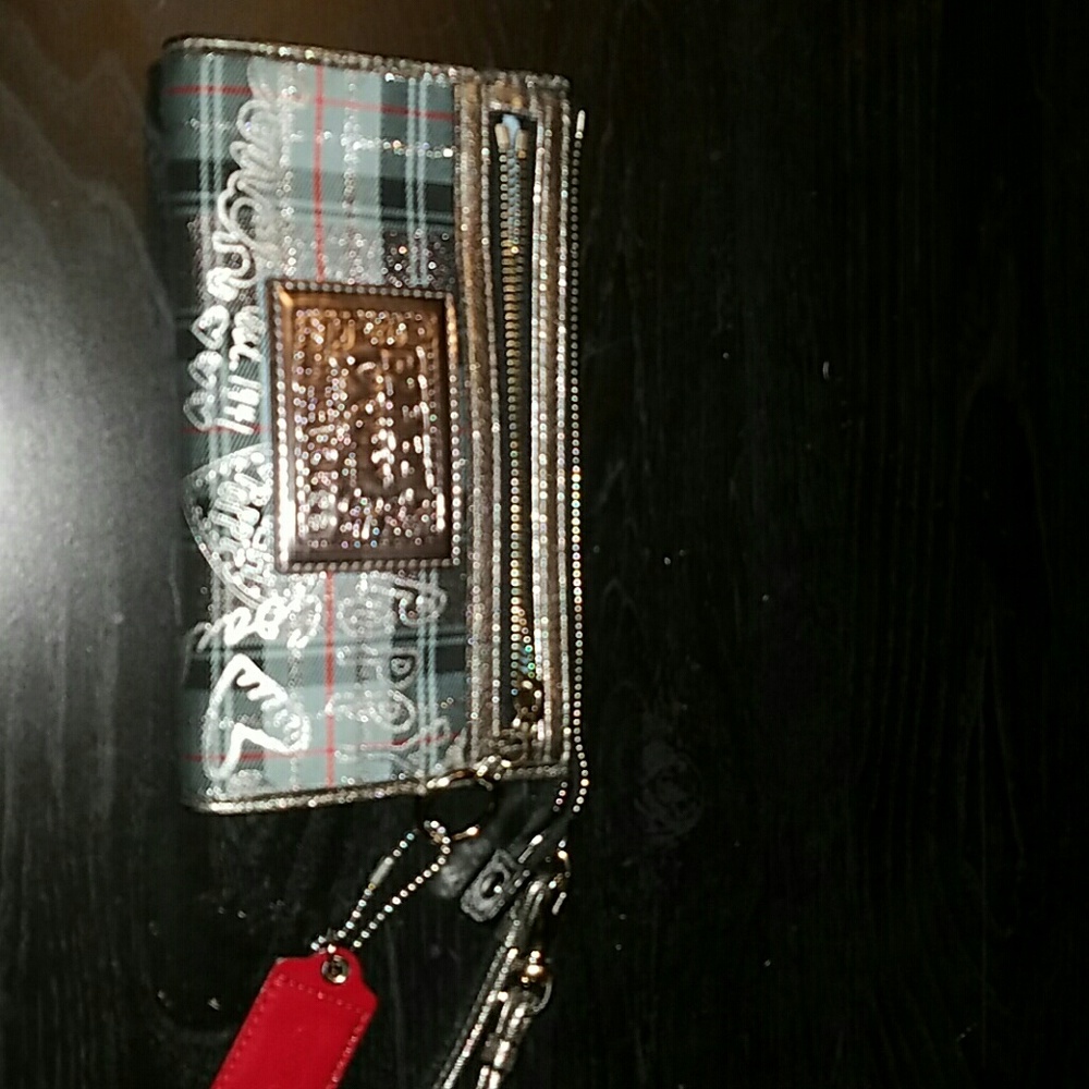 Coach  poppy wristlet