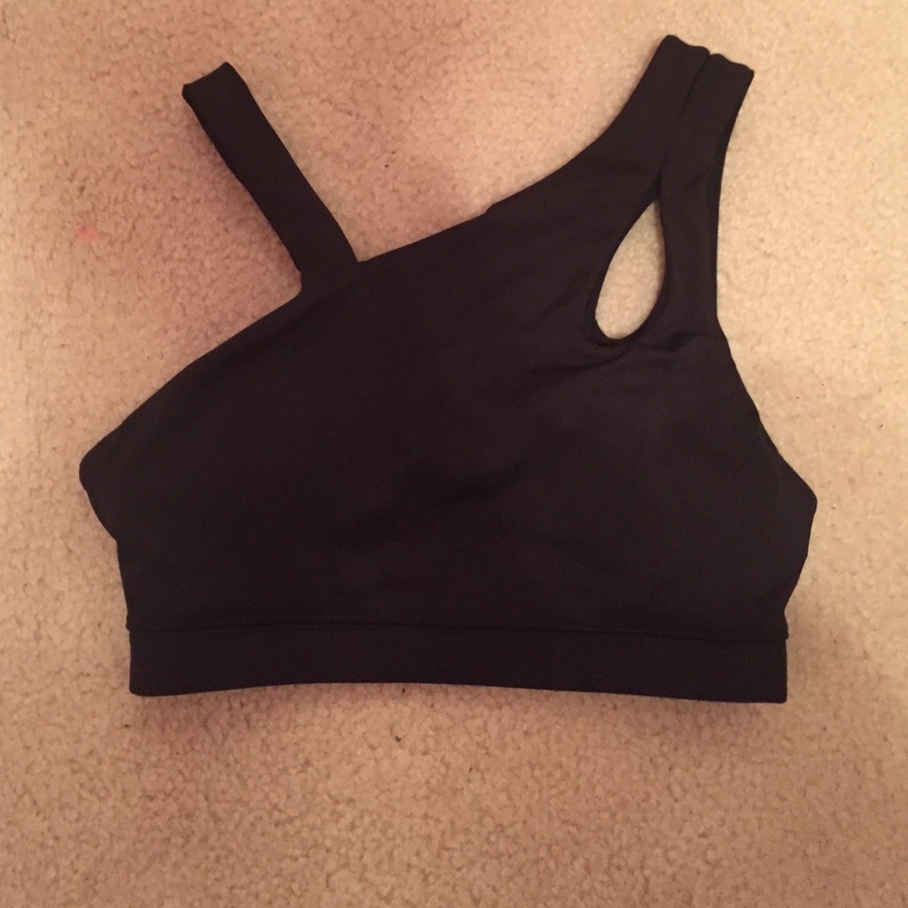 NWOT forever 21 black keyhole sports bra