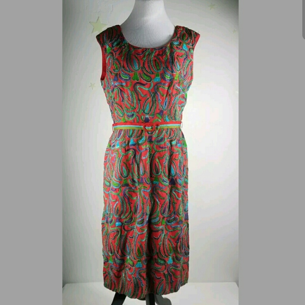 vtg embroidered dress / belted sheath dress crewel