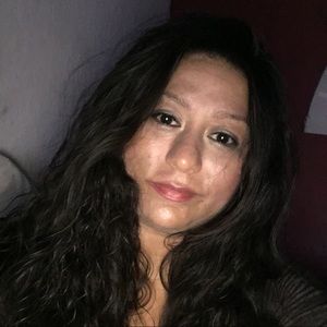 Meet your Posher, Raquel