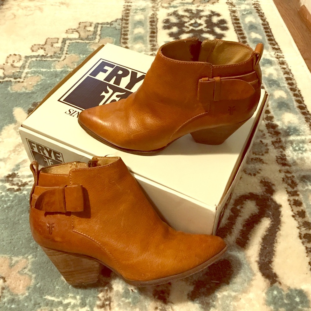 FRYE ANKLE BOOTS😍