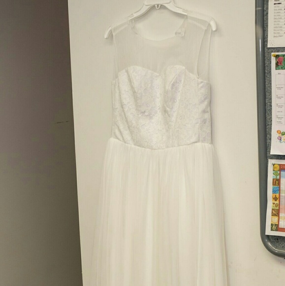 Plain White Wedding Dress - Picture 1 of 4