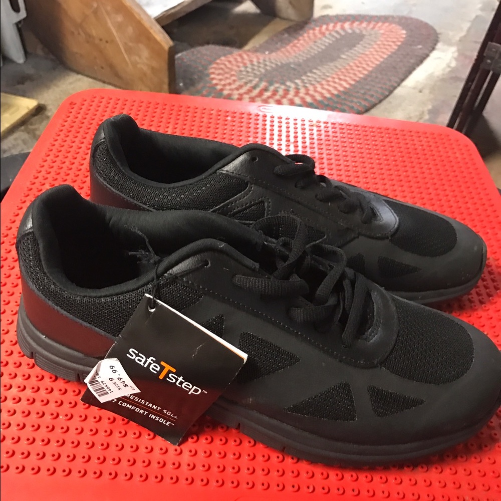 Black work tennis shoes