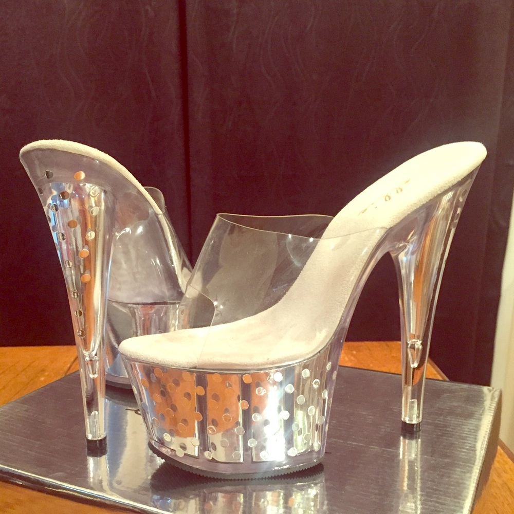 Ellie "Brielle" Shoes (Silver 7" Mule / Size 8)