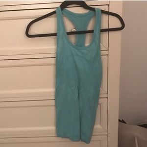 Lululemon tank size 4