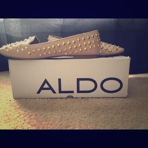 Nude flats