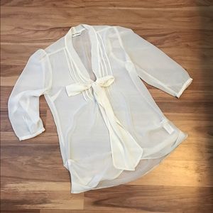 Dressy shear Cream blouse❤️