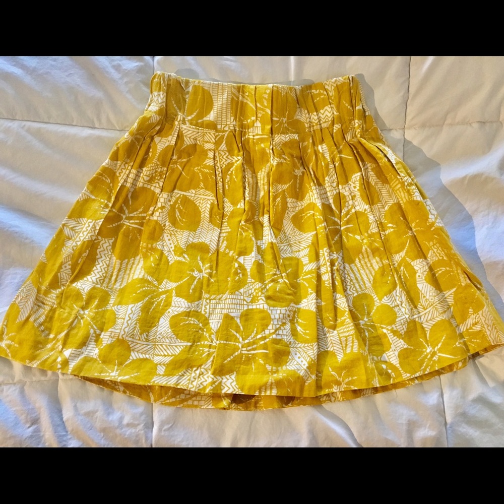 Forever 21 mustard flower shirt, with pockets!