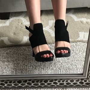 NWT BCBG platform goat leather heels