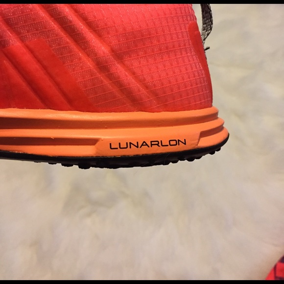 Nike Women's Lunar Cross Element Running Shoe - Picture 5 of 8