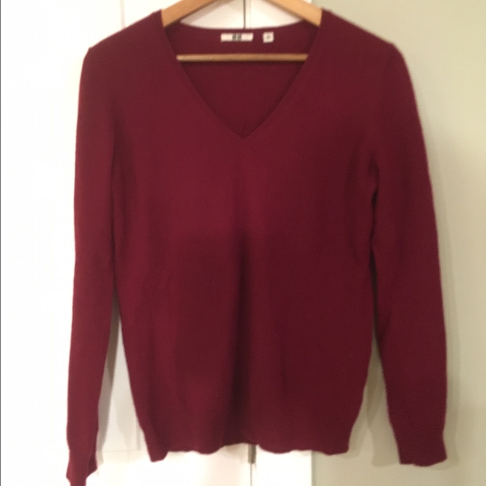 UNIQLO 100% Cashmere V-neck Sweater size MEDIUM