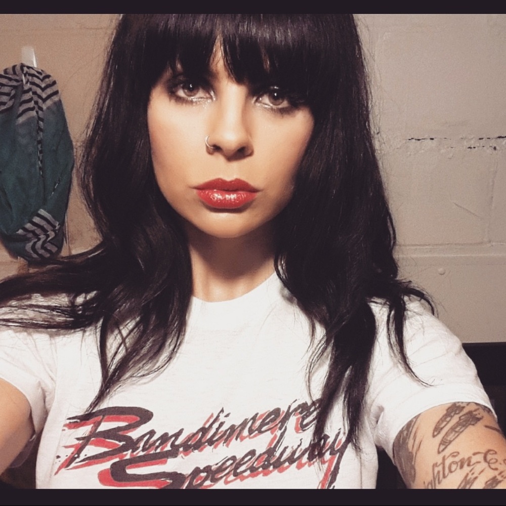 Meet your Posher, Erin :instagram @graybuffalo_