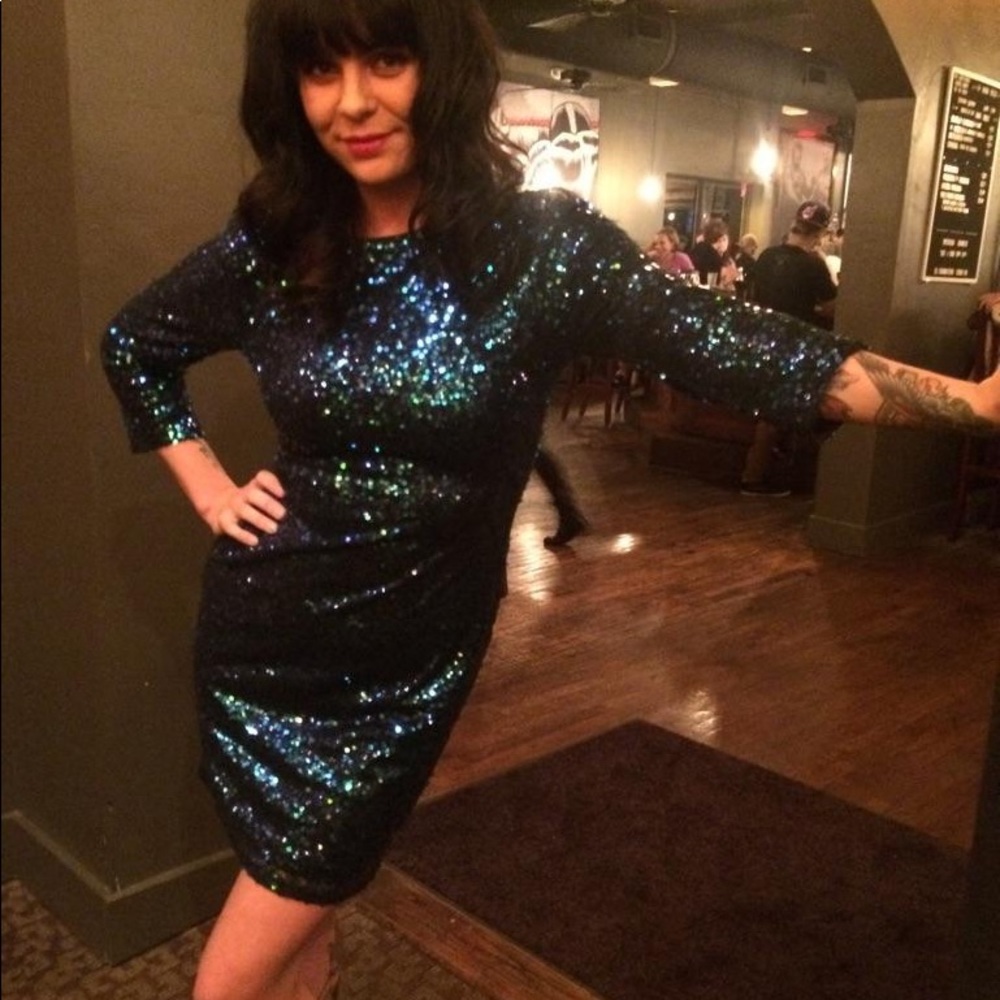 Meet your Posher, Erin :instagram @graybuffalo_ - Picture 2 of 9