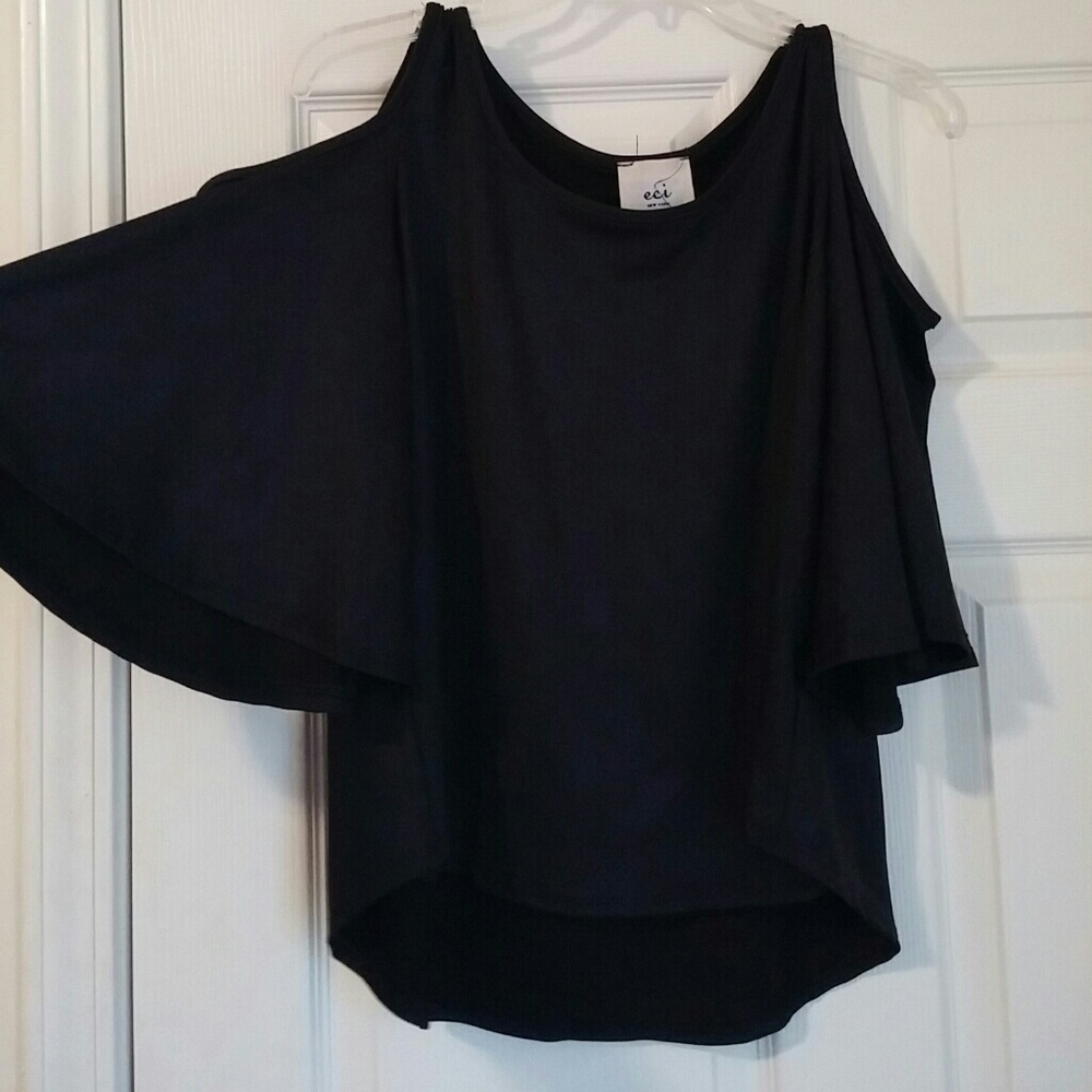 NWT Cold shoulder top