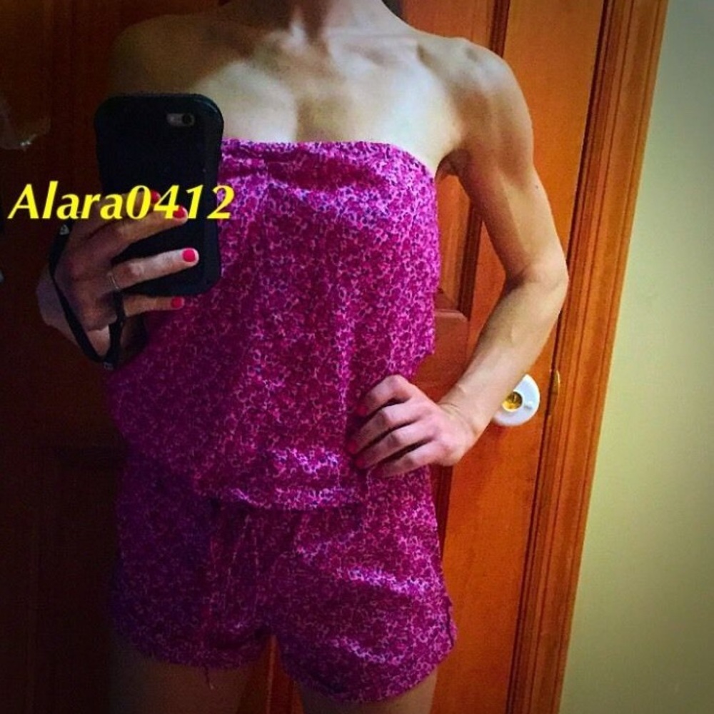 VS PINK XS FLORAL ROMPER NWOT STRAPLESS  OR NOT
