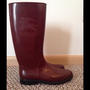 Burberry maroon rain boots size 39