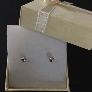 NWOT 14k White Gold 4mm Ball Earrings (NEVER WORN)