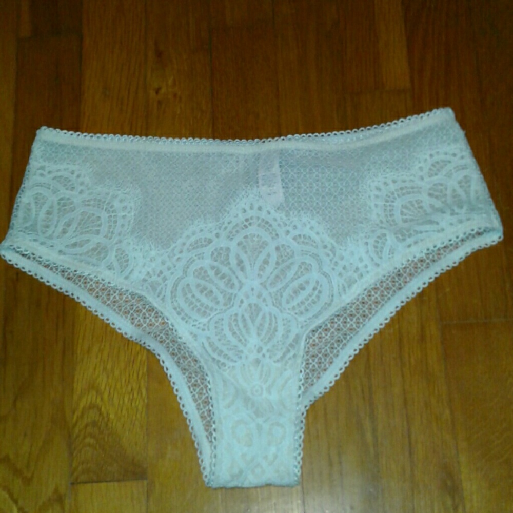 NWT! White high-waisted panties, size medium!