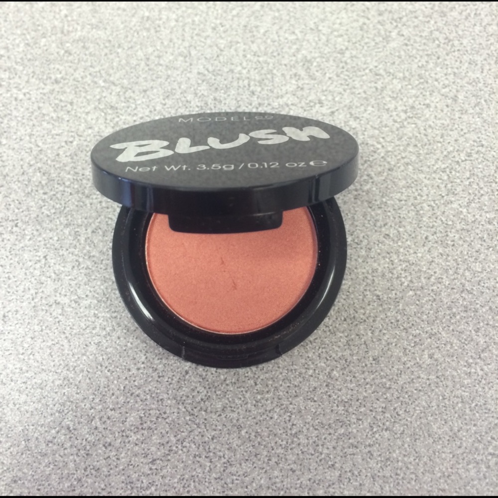 Model CO. Super cute blush