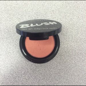 Model CO. Super cute blush