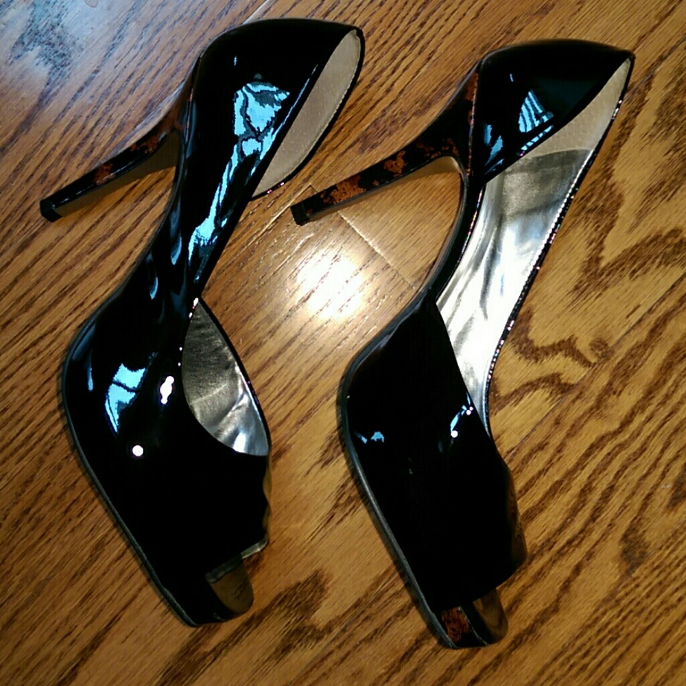 Shoes - Picture 2 of 5
