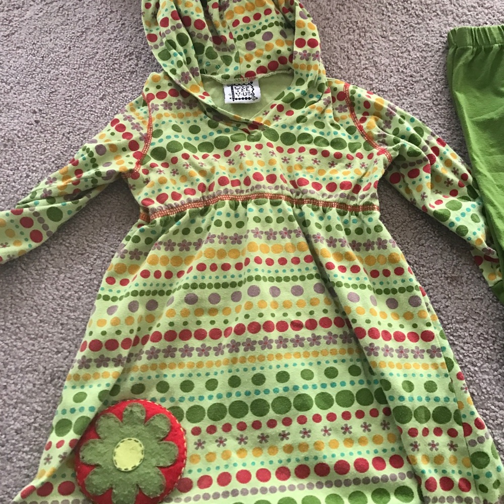 Girls size 5/6 mis tee v us shirt and pants