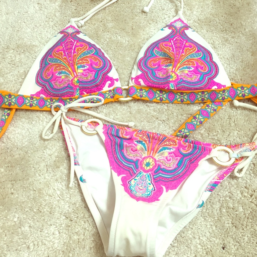 VS Bikini!