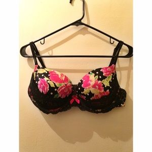VICTORIAS SECRET SEXY FLORAL/LACE PUSH UP
