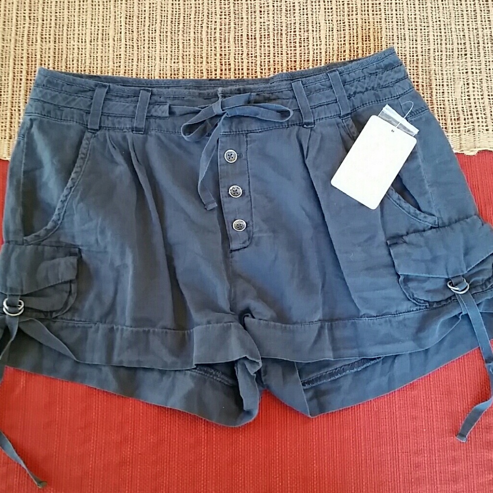 Free People 6 NWT Melvin cuff cotton shorts navy