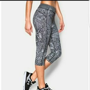 NWOT Under Armor Capri Pants